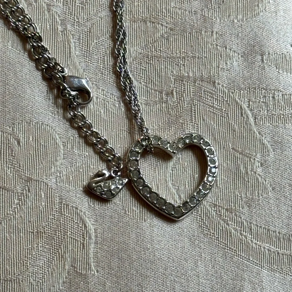 553.‎ Swarovski Silver Heart and Crystals Pendant Necklace